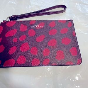 Coach  Wristlet Raspberry